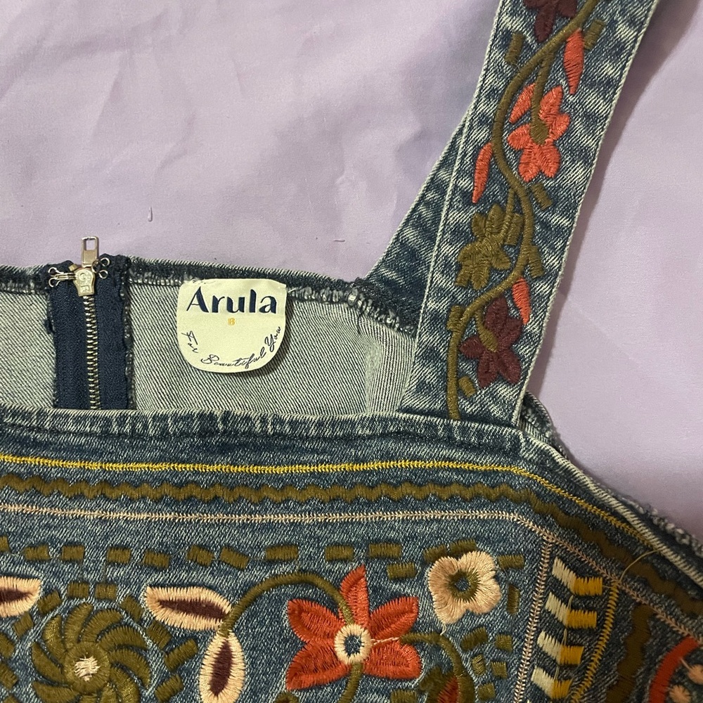 ARULA Multicolor Embroidered Crop Top - Picture 2 of 3